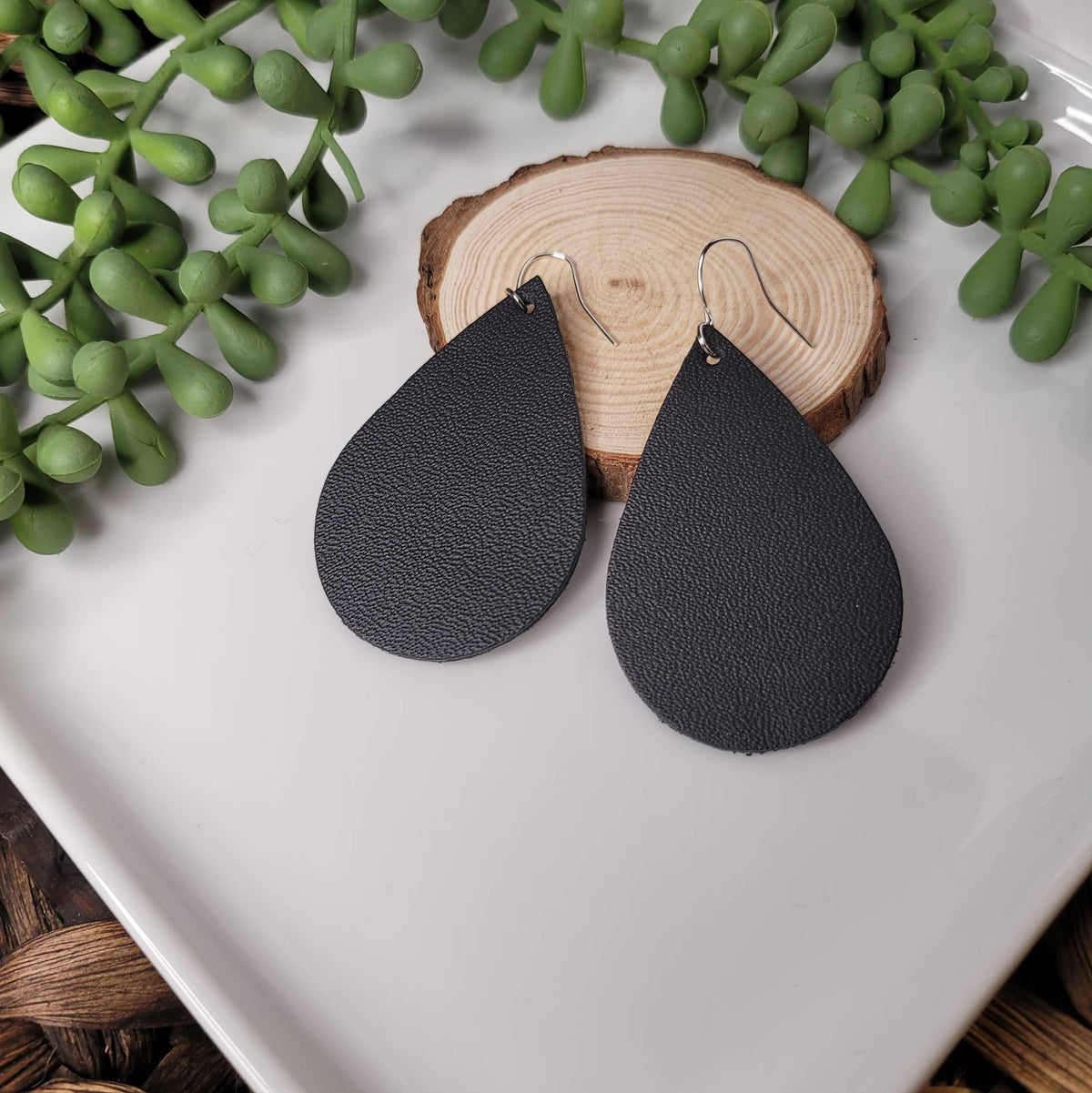 Black | Lg Teardrop | Genuine Leather