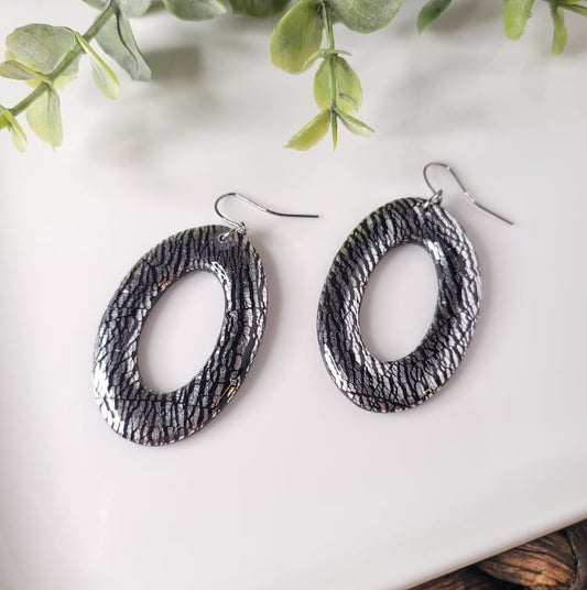 Silver Linings | Large Oval Cutout | Silver | Clay